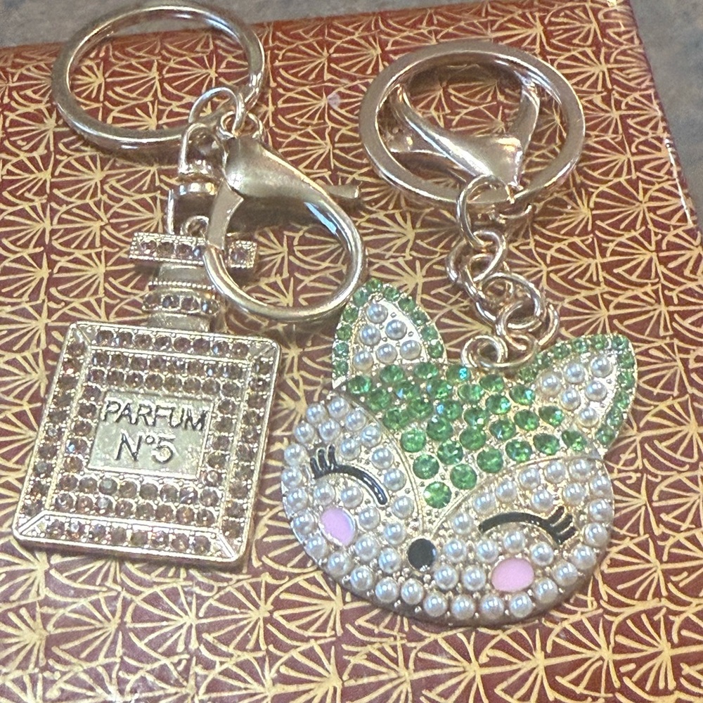 🌸 4 for $10 NWOT Gold Parfum and Green Kitty Keychain Set